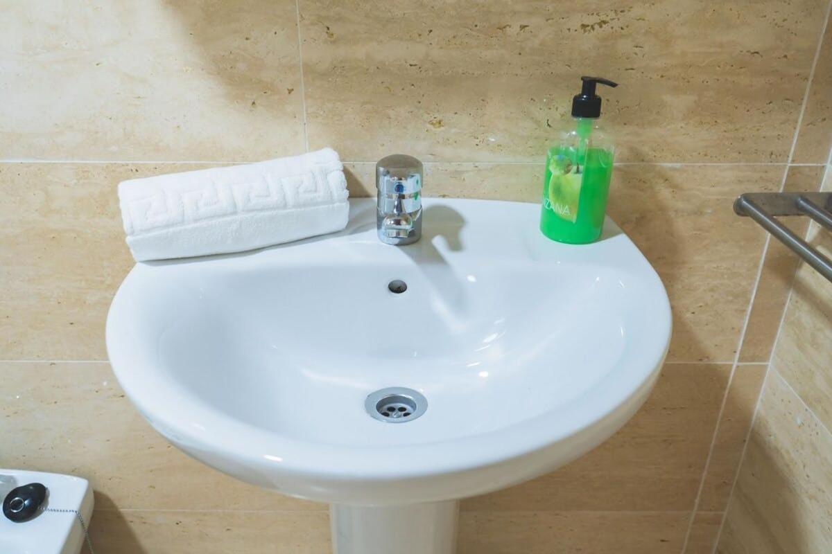 Centrico Apartamento En Calle Carreteria - Malaga Ngoại thất bức ảnh